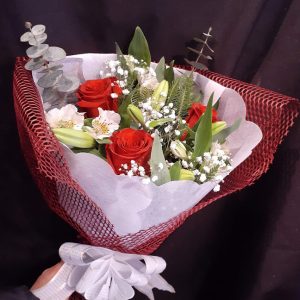 Ramo con 3 Rosas Rojas, Alstroemerias y Liliums