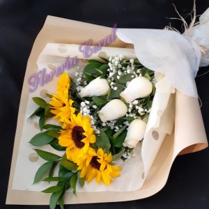 ramo de girasoles y rosas