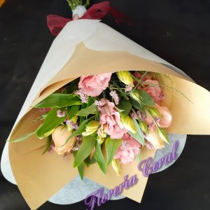 ramo en flores rosadas