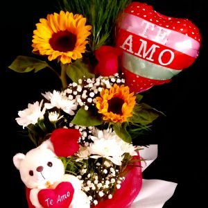composición de girasoles, rosas, globo y peluche